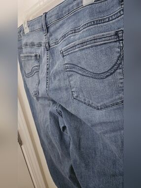 Riders by Lee Indigo Straight Leg Jeans | 18M Classic Fit Medium Wash Stretch